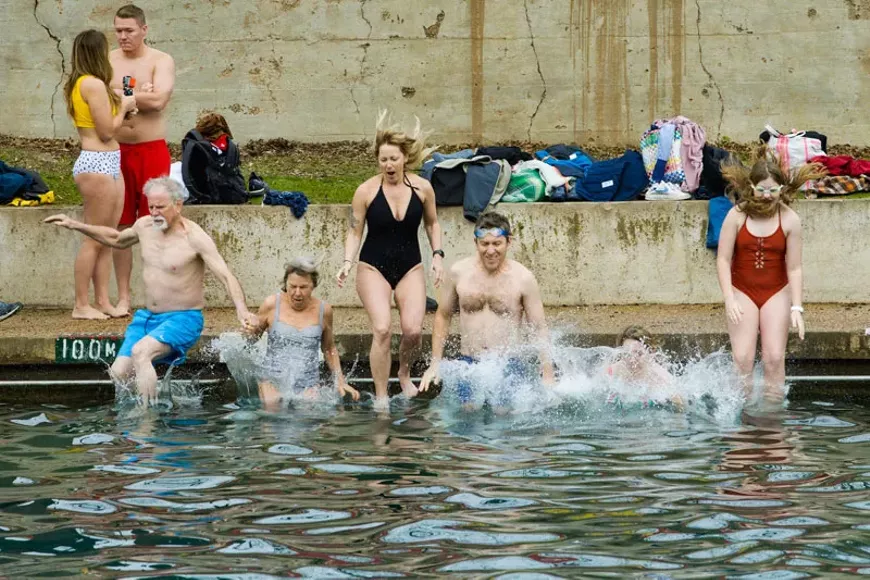 jb-polarbearsplash010119_007.webp