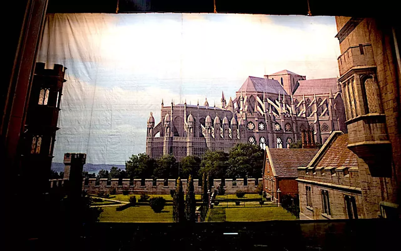 Image: Behind the Scenes: Art of the Hollywood Backdrop