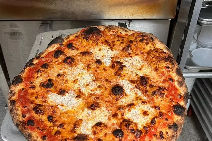 FOOD_SmallsPizza_viaIG.jpg