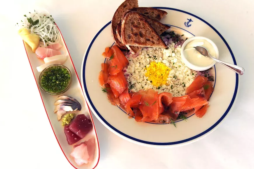 food_clarksoysterbar3-2.webp