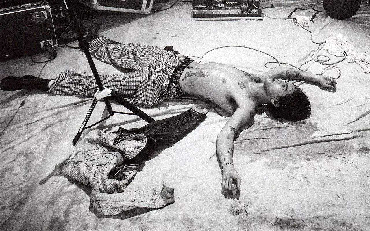 Image: Dominic Fike, Knox Write