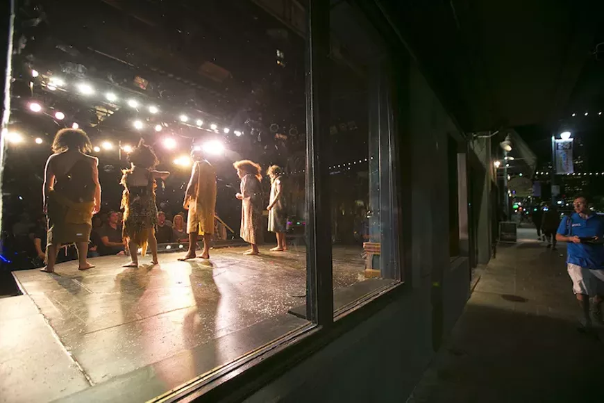 esther_sfollies030316_020-2.webp