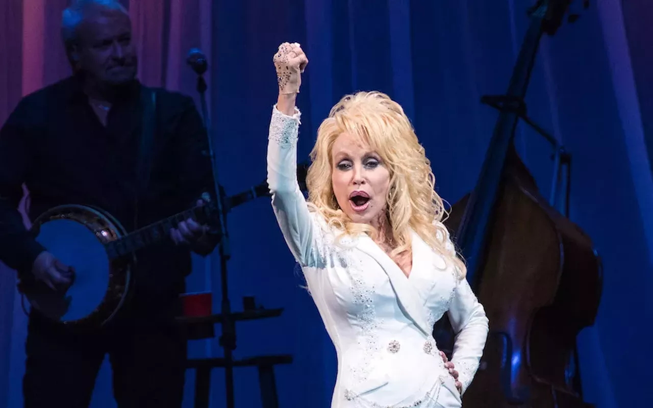 Image: Hot Dolly tribute show & benefit w/ Stephanie Bergara, Rockyanne Bullwinkle, Chief Cleopatra, Elsa Cross, Caleb De Casper, Sabrina Ellis, Carrie Fussell, Lolita Lynne, Jake Lloyd, M&egrave;lat, Jazz Mills, Shinyribs, & many more [outside]