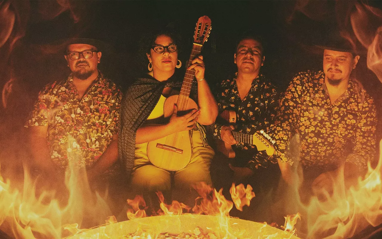 Image: La Santa Cecilia, the Tiarras