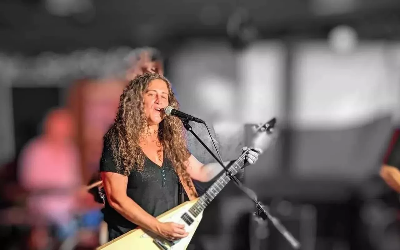 Image: Live Music on Lake Travis - Amber Lucille