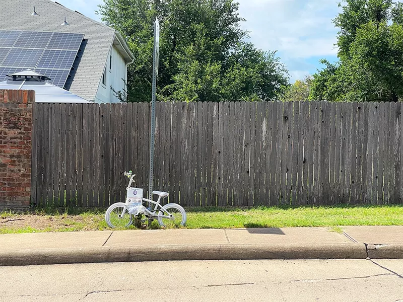 Image: Most Subtly Powerful Roadside Fixture