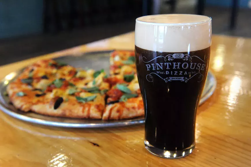 food_pinthousepizza1-4.webp