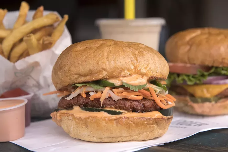 food_plowburger6-2.webp