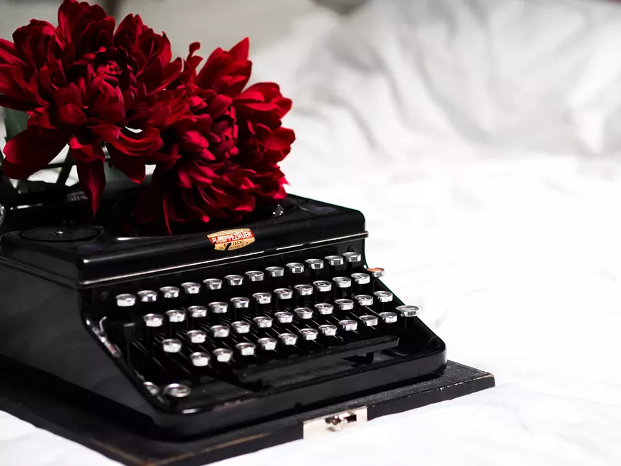 24._poetry_in_many_voices_photo_by_laura_chouette_via_unsplash.webp