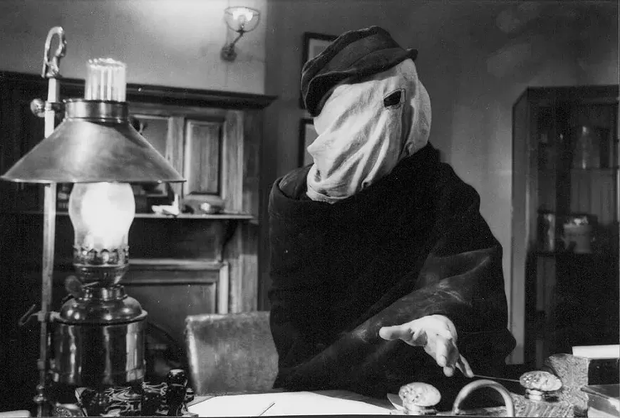 8._the_elephant_man_film_still.webp