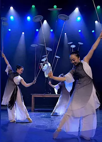 Image: The Peking Acrobats and the Shanghai Circus