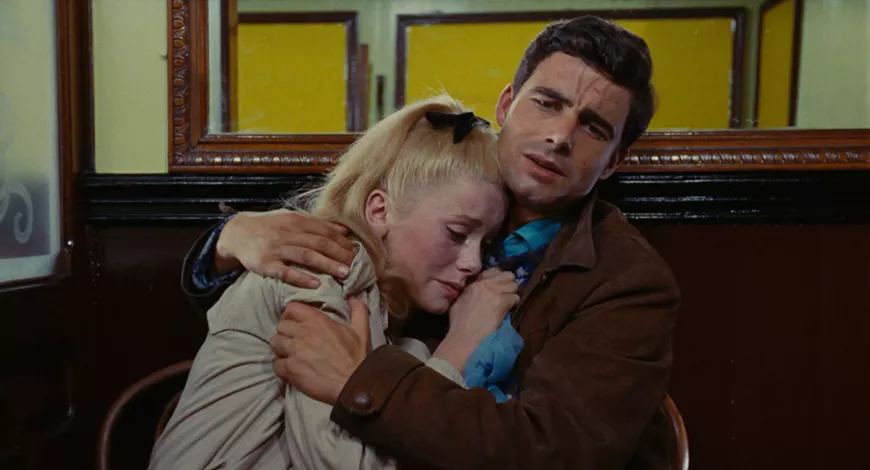 29._umbrellas_of_cherbourg_film_still.webp