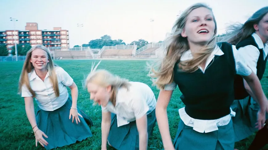 35._the_virgin_suicides_film_still.webp