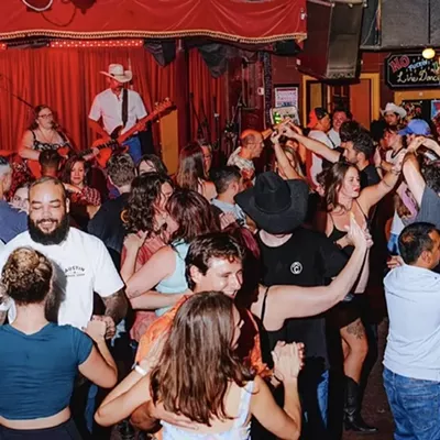 Image: Two-Step-Dancin' Austin Downtown