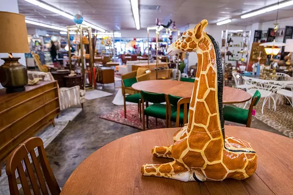 Furniture/Accessories