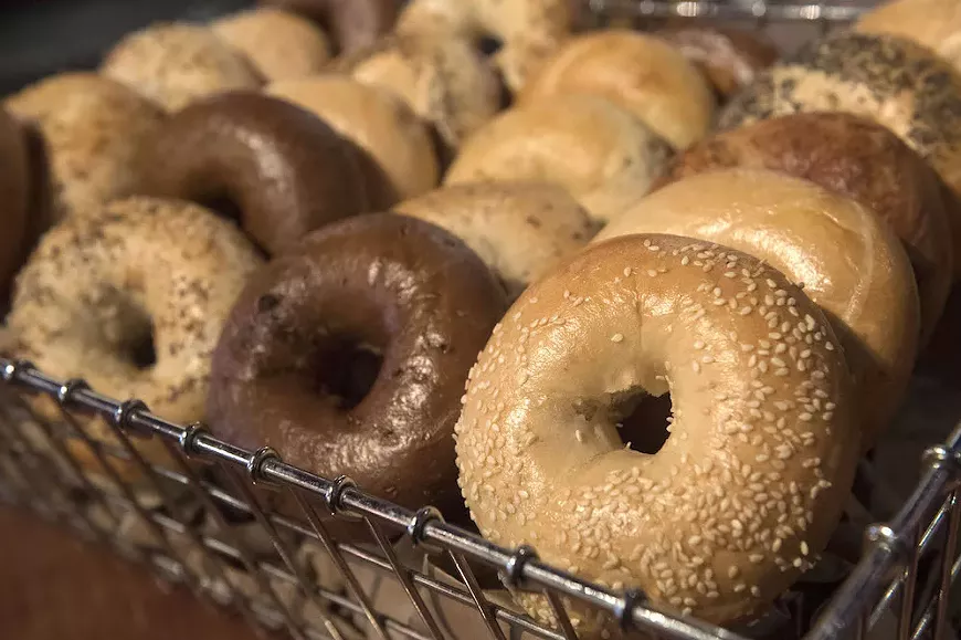 food_wholybagel18_7-2.webp